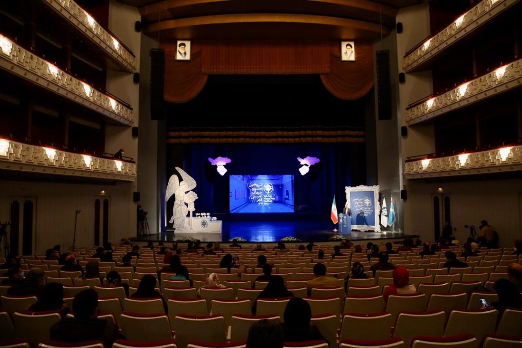 هنرمندان اردبیل در پایان کار سیزدهمین جشنواره هنرهای تجسمی فجر / اسامی برگزیدگان فجر لینک : https://ardabilvas.ir/?p=9036ش 👇 سایت : ardabilvas.ir اینستاگرام : instagram.com/ArdabilVAS کانال : t.me/ArdabilVAS 👆