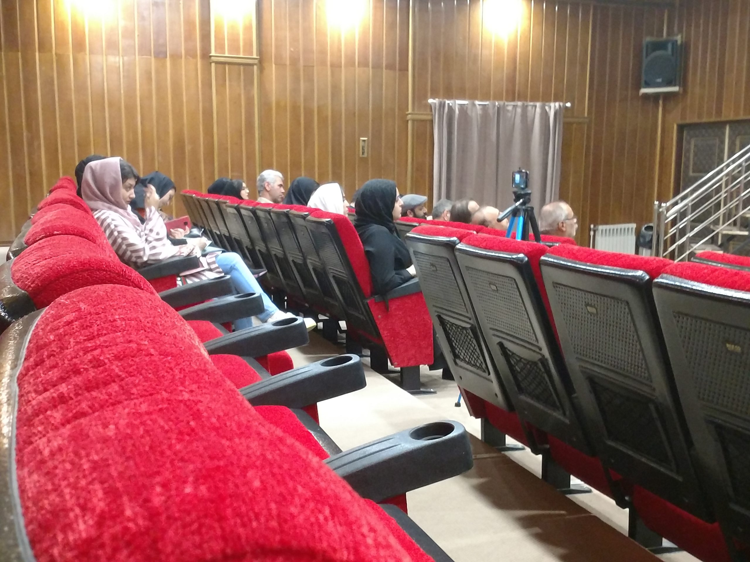 گزارش تصویری « نشست تخصصی مبانی نقد هنری» | انجمن هنرهای تجسمی استان اردبیل ـ جامعه تخصصی هنرهای تجسمی